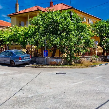 Nikola Free Parking Bbq Zadar