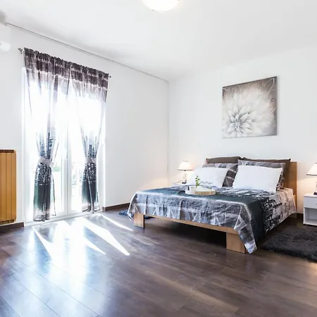 Nikola Free Parking Bbq Zadar