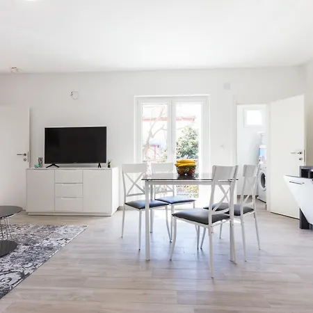 Nikola Free Parking Bbq * Zadar