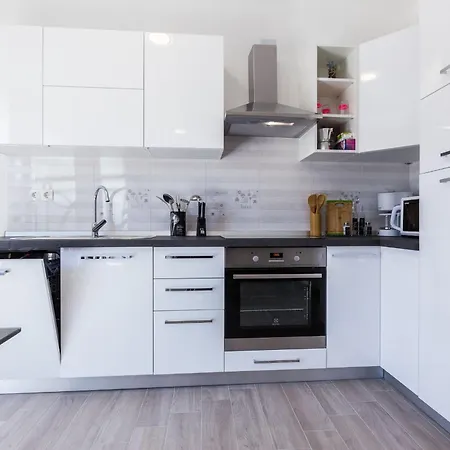 Nikola Free Parking Bbq Apartment *