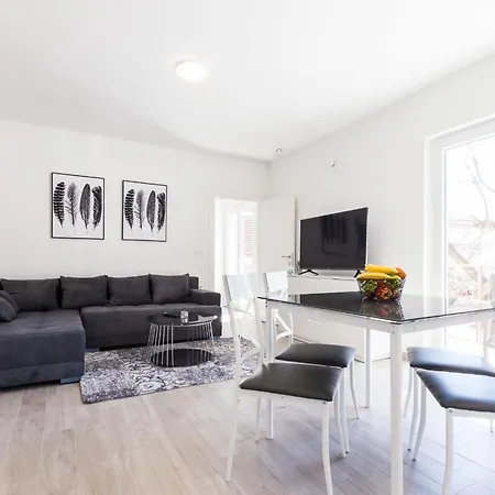 Nikola Free Parking Bbq Apartment